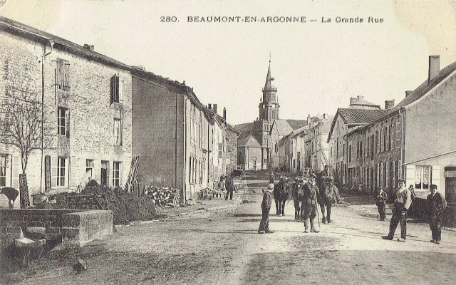 Beaumont-en-Argonne (08) Grande-rue CPA