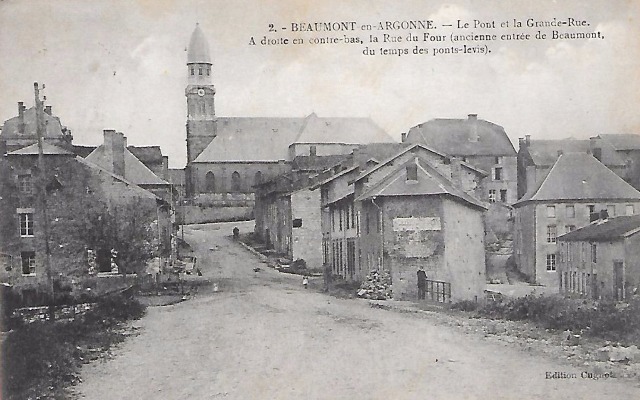 Beaumont-en-Argonne (08) Grande-rue et pont CPA