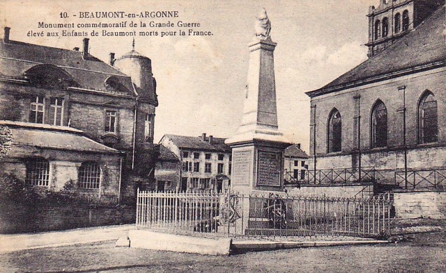 Beaumont-en-Argonne (08) Monument aux morts CPA