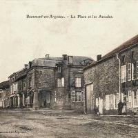 Beaumont-en-Argonne (08) Place et arcades CPA