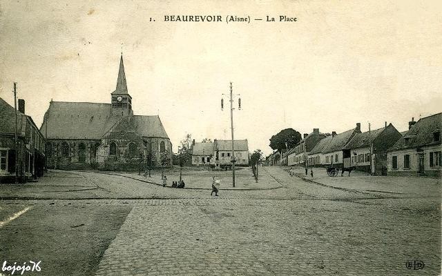 Beaurevoir aisne cpa la place