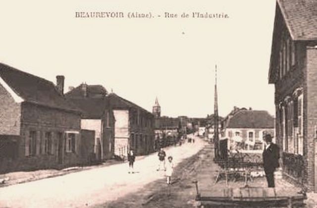 Beaurevoir aisne cpa rue de l industrie