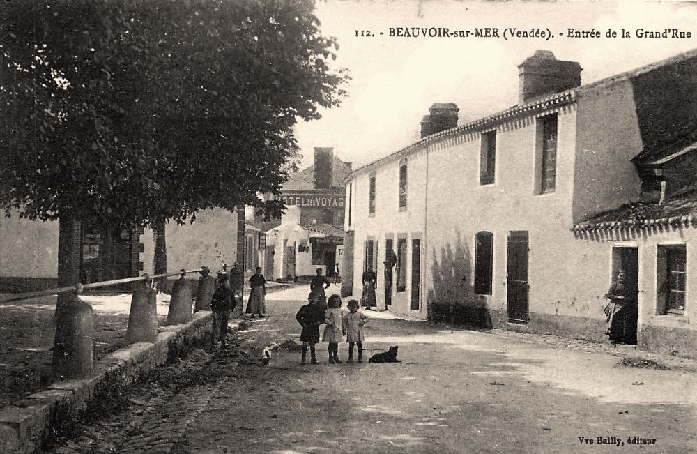 Beauvoir-sur-Mer (Vendée) Grande rue CPA