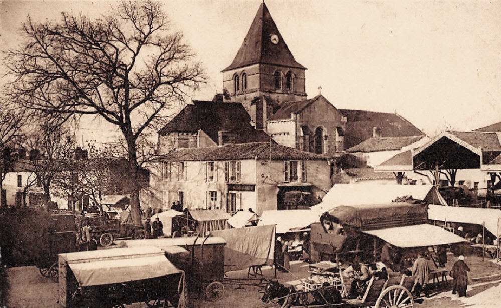 Beauvoir-sur-Mer (Vendée) Place du marché CPA