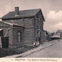 Beauvois en cambresis 59 la gare et la route nationale cpa