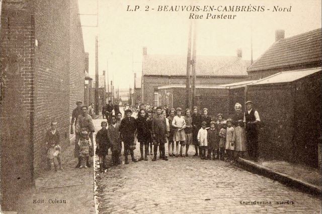 Beauvois en cambresis 59 la rue pasteur cpa