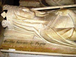 Gisant de Bertrade de Laon, abbaye de Saint-Denis