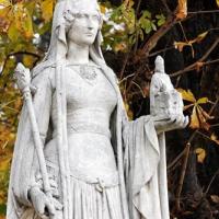 Statue de Bertrade de Laon