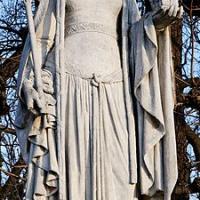 Statue de Bertrade de Laon