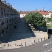 Besançon (Doubs) L'Hôtel de Ville et la place des droits de l'Homme