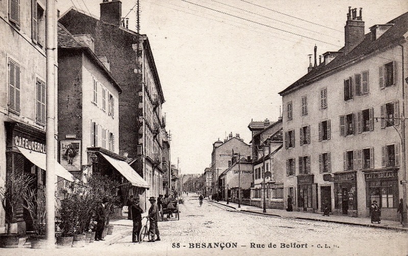 Besançon (Doubs) La rue de Belfort CPA