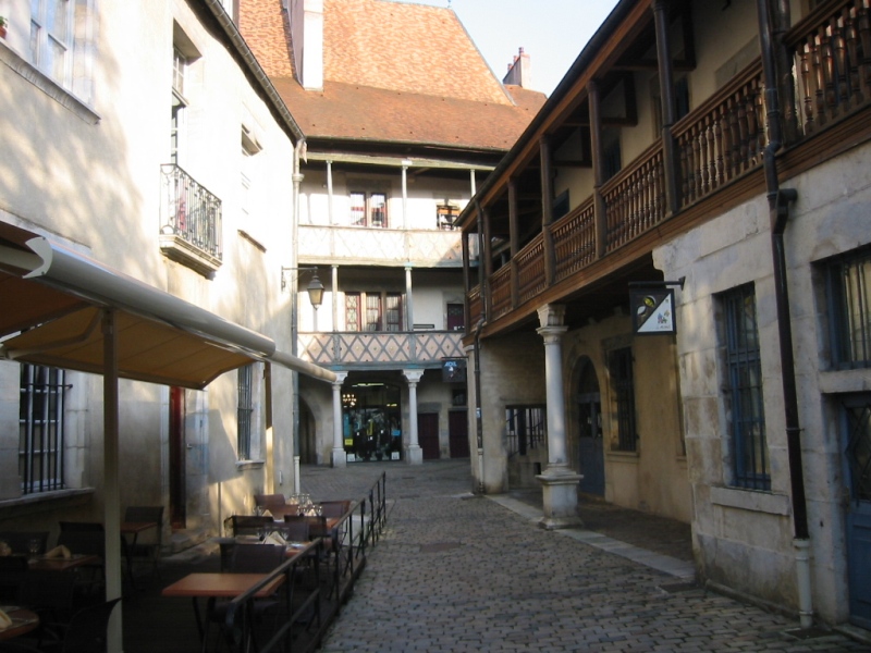 Besançon (Doubs) La rue de Mayence du quartier Battant