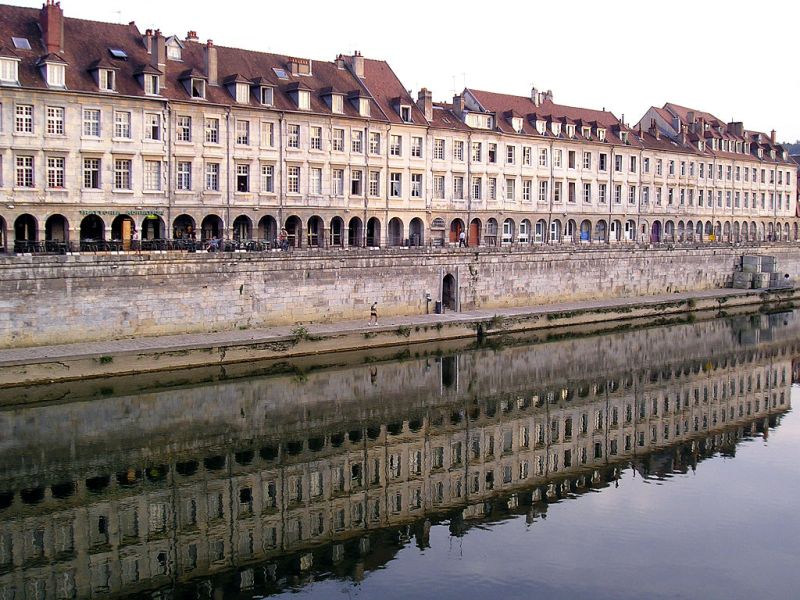 Besançon (Doubs) Le quai Vauban