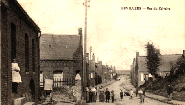 Bevillers 59 la rue du calvaire cpa