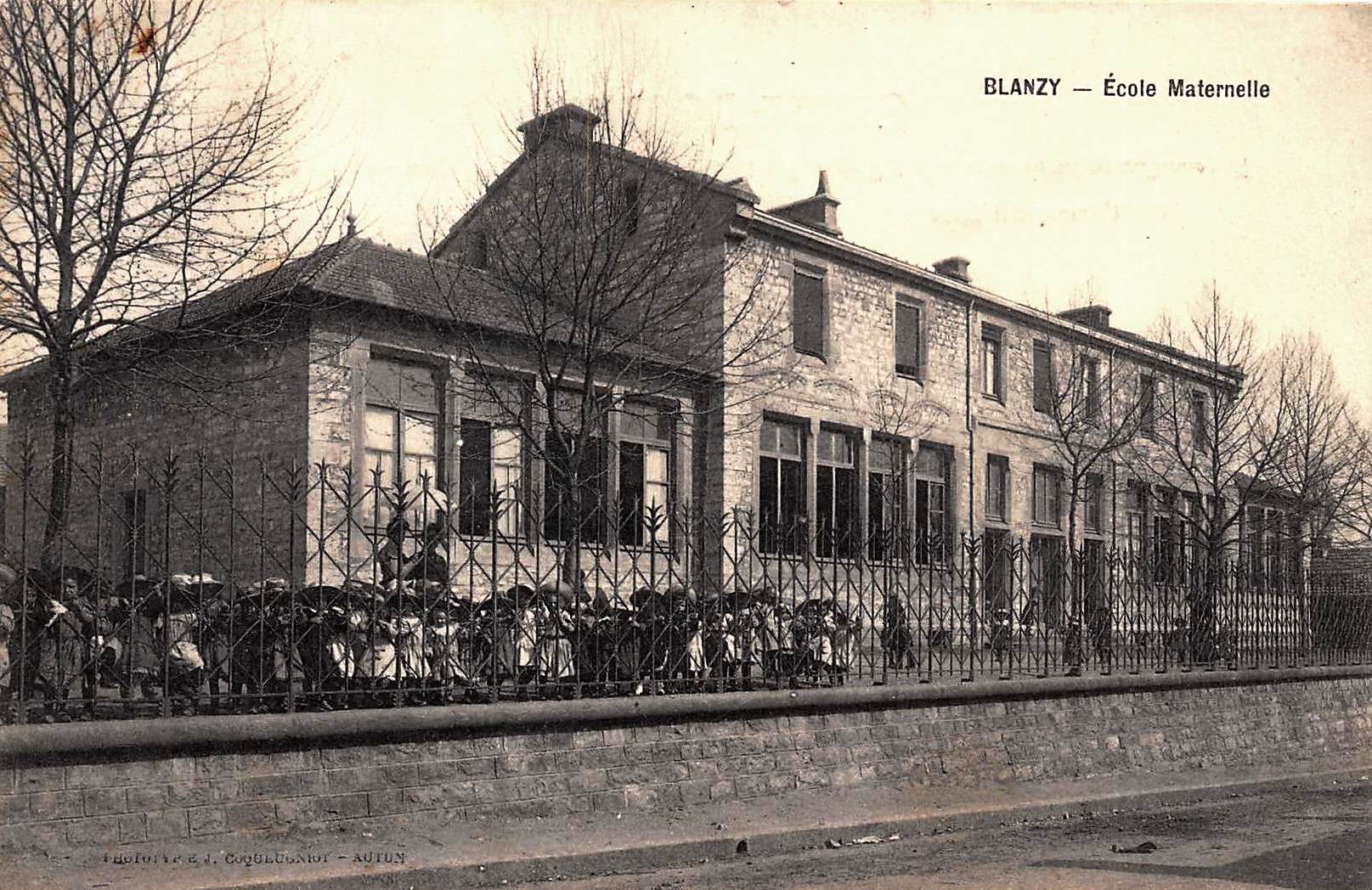 Blanzy (Saône-et-Loire) L'école maternelle CPA