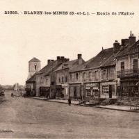 La route de l'église CPA