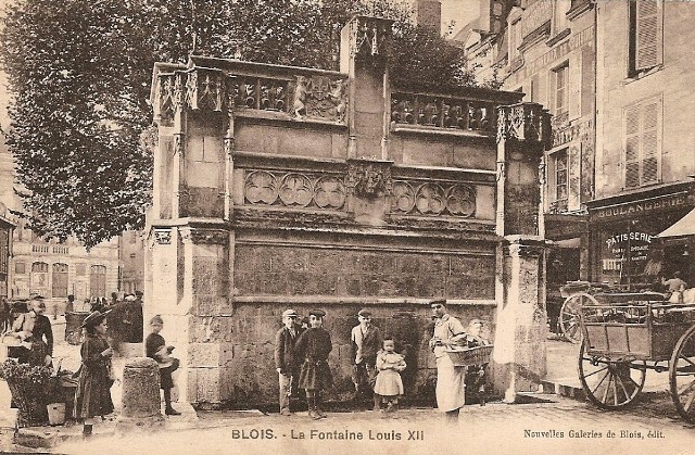 Blois (41) Fontaine Louis XII CPA