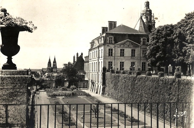 Blois (41) Hôtel de Ville et jardins de l'Evêché CPA