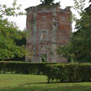 Bouconville-Vauclair (Aisne) Colombier de l'abbaye de Vaucler 