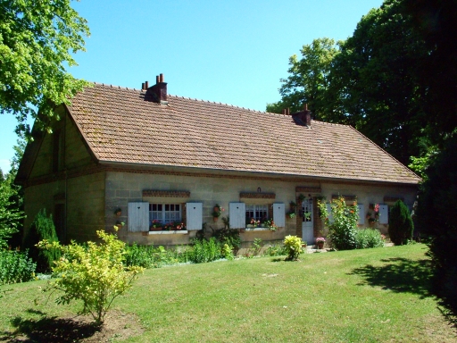 Bouconville-Vauclair (Aisne) Château de La Bove maison gardien