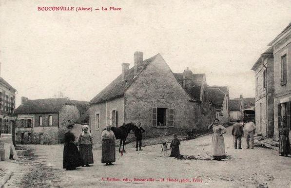 Bouconville-Vauclair (Aisne) CPA la place