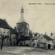 Bourbon-Lancy (Saône-et-Loire) La mairie, la place