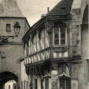 Bourbon-Lancy (Saône-et-Loire) La maison de Mme de Sévigné CPA