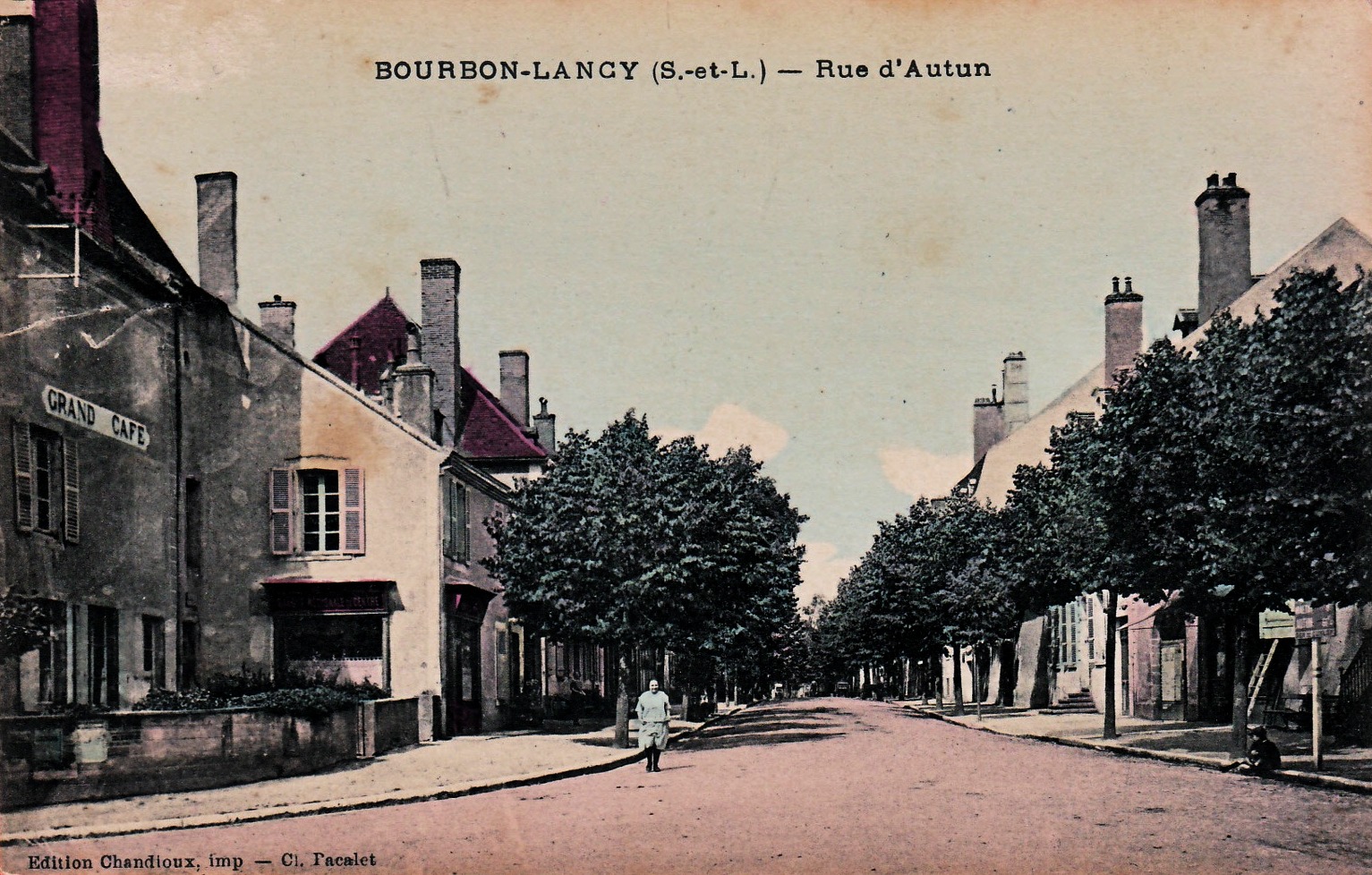 Bourbon-Lancy (Saône-et-Loire) La rue d'Autun CPA