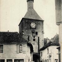 Bourbon-Lancy (Saône-et-Loire) La tour de l'horloge CPA