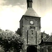 Bourbon-Lancy (Saône-et-Loire) Le beffroi CPA