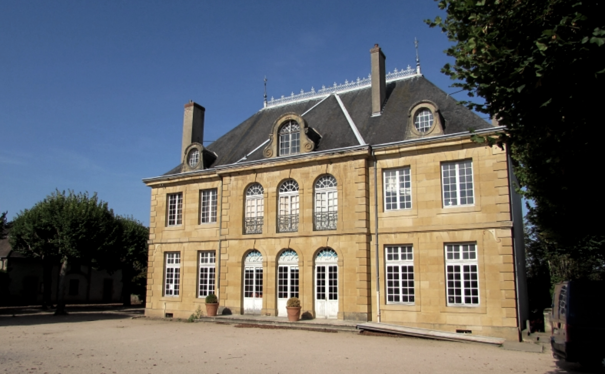 Bourbon-Lancy (Saône-et-Loire) Le château Sarrien