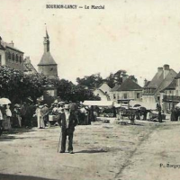 Bourbon-Lancy (Saône-et-Loire) Le marché CPA