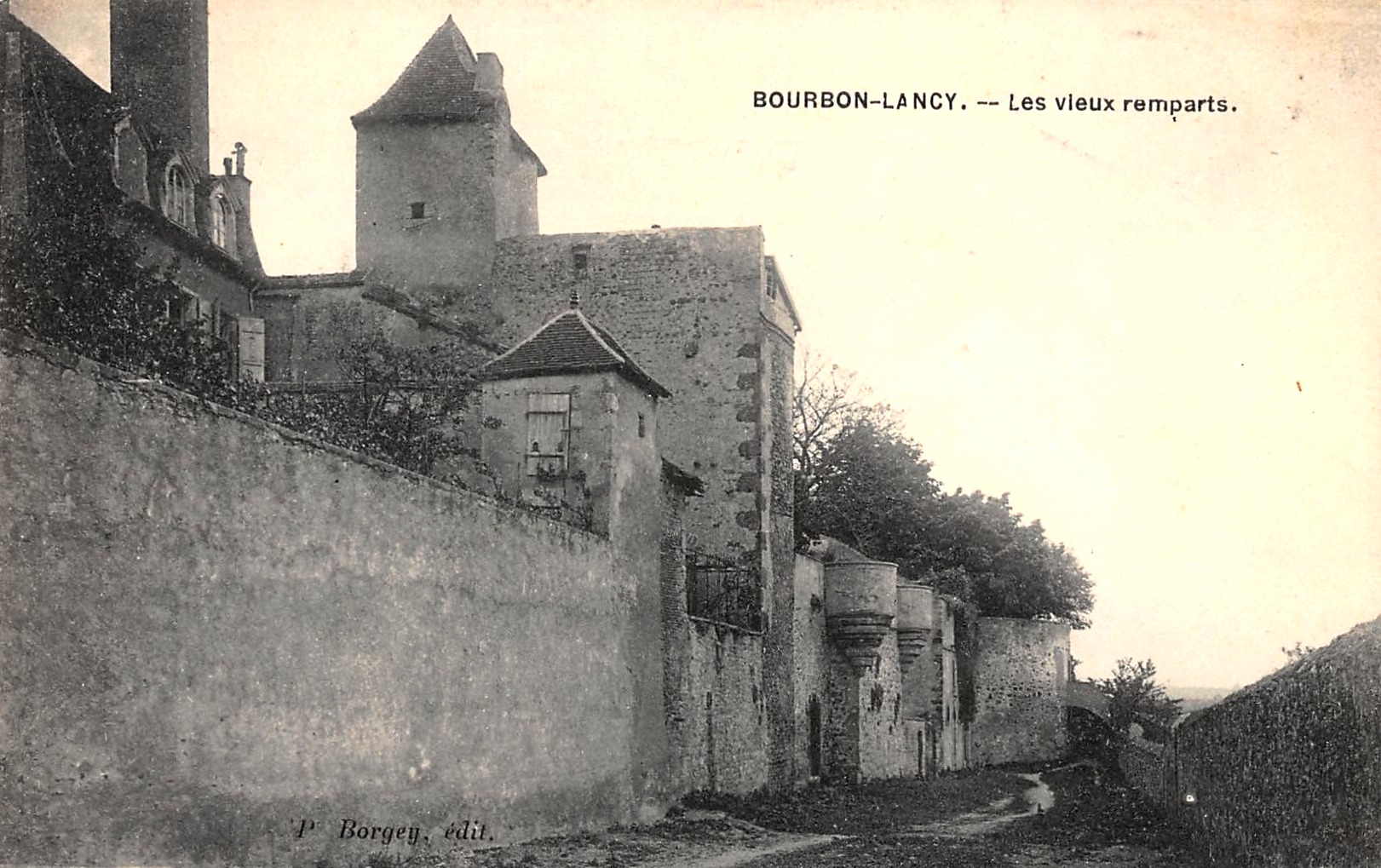 Bourbon-Lancy (Saône-et-Loire) Les remparts CPA