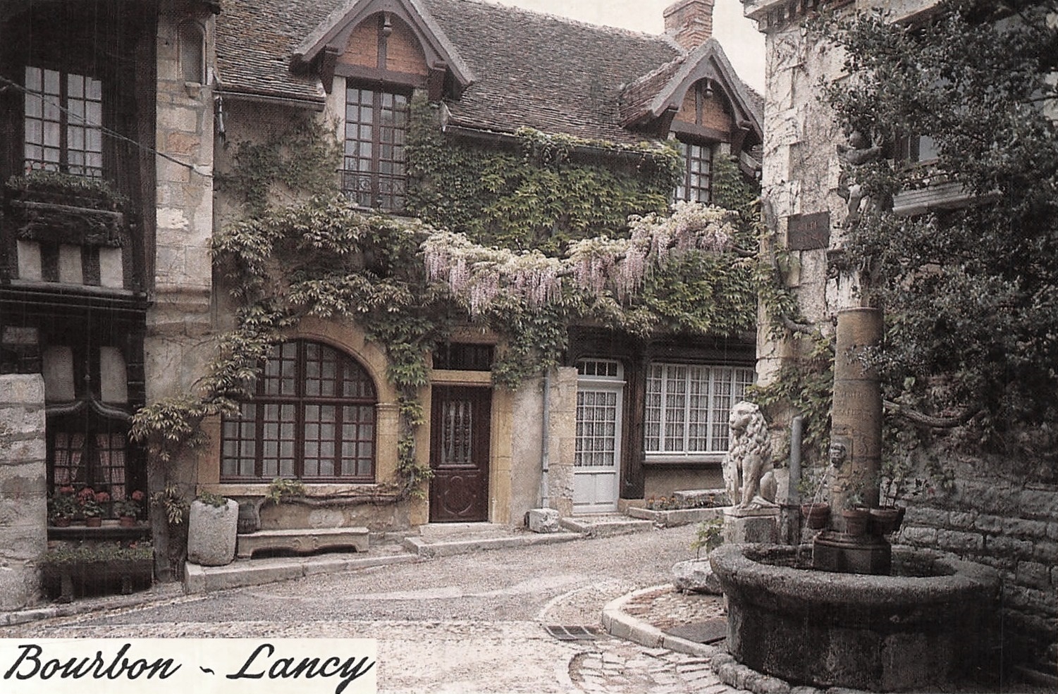 Bourbon-Lancy (Saône-et-Loire) Veilles maisons CPA