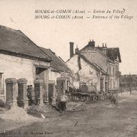 Bourg-et-Comin (Aisne) CPA Entrée du village en 1918