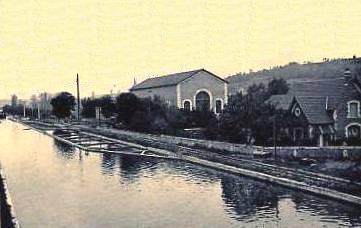 Bourg-et-Comin (Aisne) CPA l'usine hydraulique et le canal