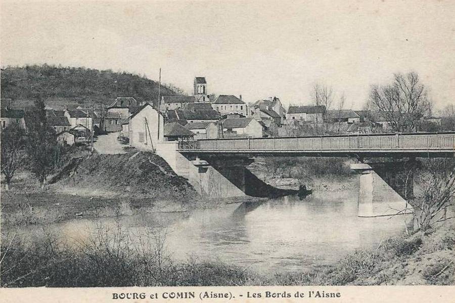 Bourg-et-Comin (Aisne) CPA Bords de l'Aisne et vue sur le village