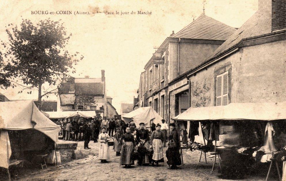 Bourg-et-Comin (Aisne) CPA Le marché