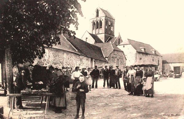 Bourg-et-Comin (Aisne) CPA Le marché