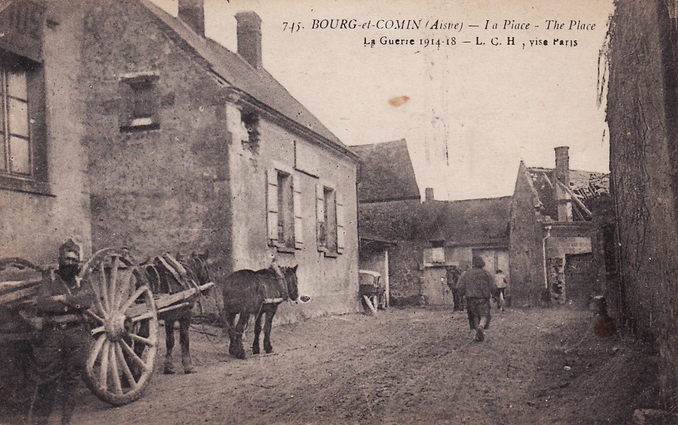 Bourg-et-Comin (Aisne) CPA La place en 1918
