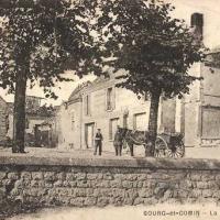 Bourg-et-Comin (Aisne) CPA La place