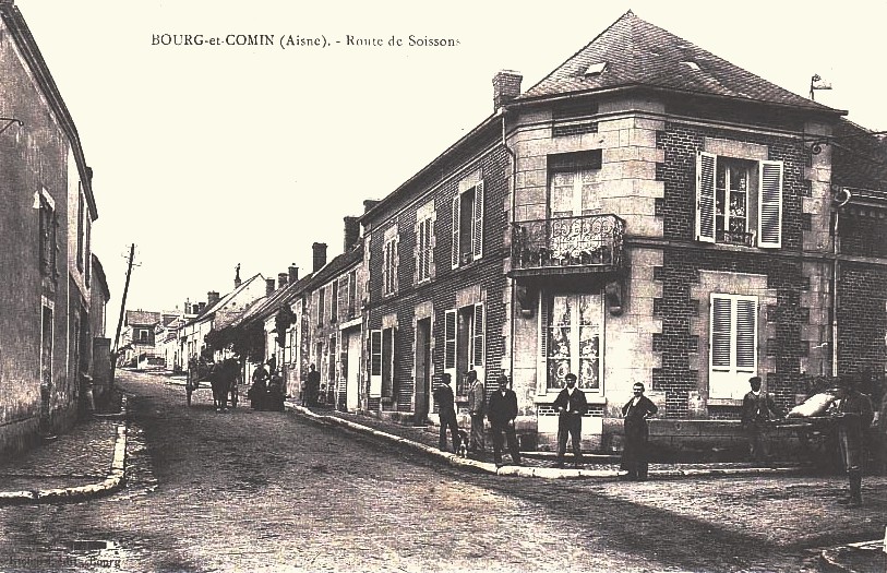 Bourg-et-Comin (Aisne) CPA Route de Soissons