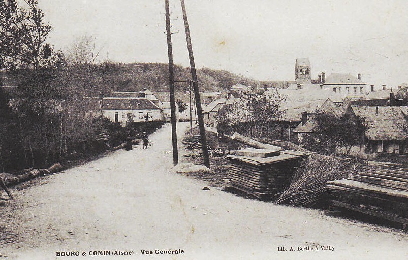 Bourg-et-Comin (Aisne) CPA Vue générale