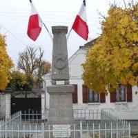 Bourg-et-Comin (Aisne) Monument aux morts