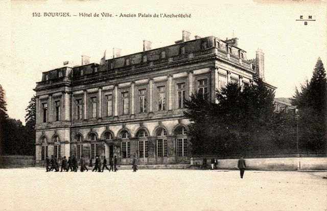 Bourges (18) L'Hôtel de Ville, ancien palais des archevêques CPA