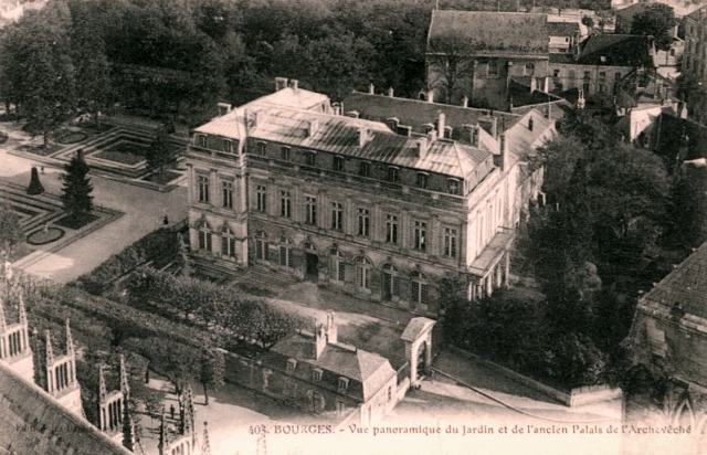 Bourges (18) L'Hôtel de Ville, ancien palais des archevêques CPA