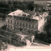 Bourges (18) L'Hôtel de Ville, ancien palais des archevêques CPA