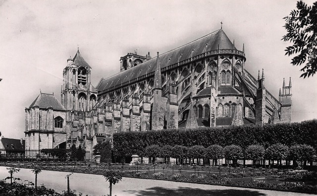 Bourges (18) La cathédrale Saint-Etienne CPA