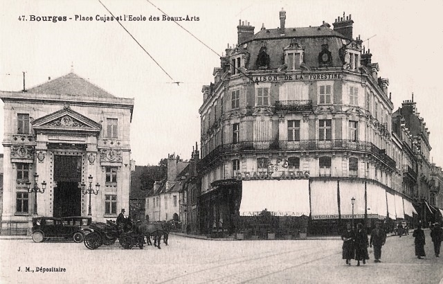 Bourges (18) La place Cujas CPA