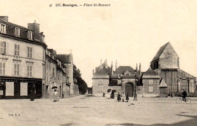 Bourges (18) La place Saint-Bonnet CPA